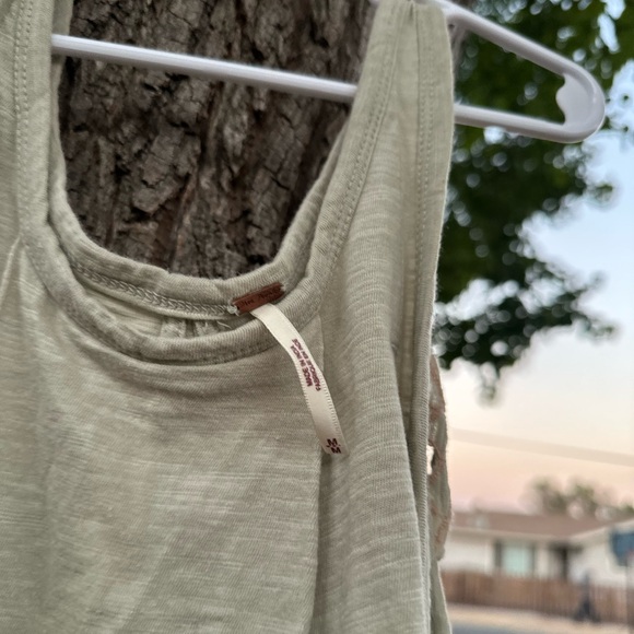 Elegant Lace-Trimmed Olive Green Women's Free People Top - Picture 4 of 4